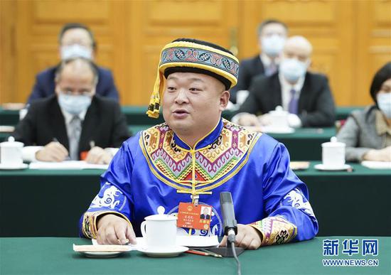  5月24日，全國人大代表宋慶禮參加湖北代表團(tuán)的審議并發(fā)言。新華社記者 黃敬文 攝